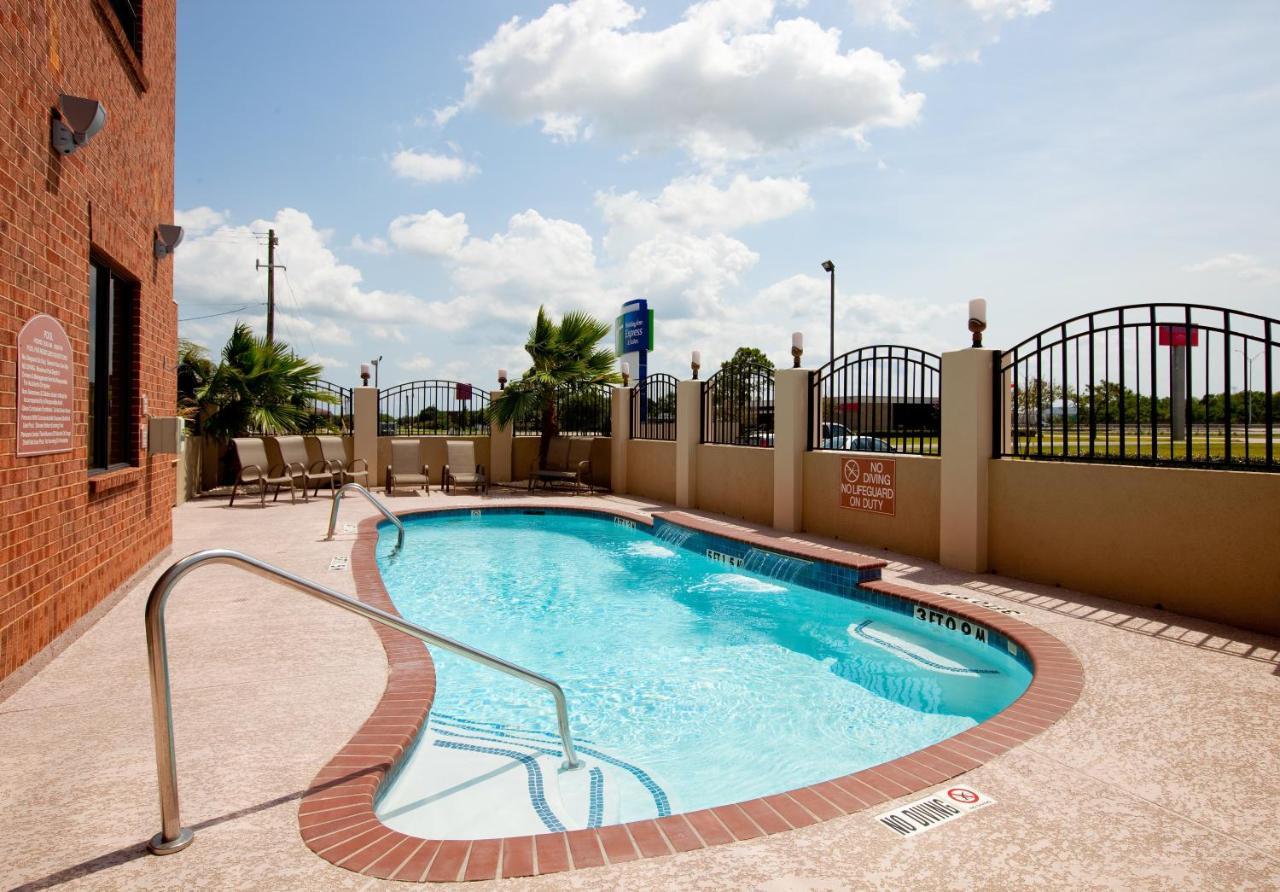 Holiday Inn Express & Suites La Porte, An Ihg Hotel Екстер'єр фото