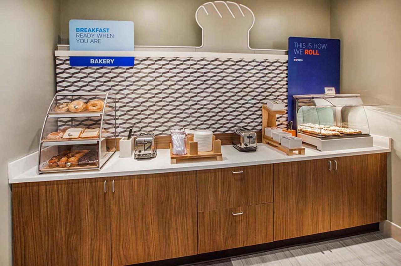 Holiday Inn Express & Suites La Porte, An Ihg Hotel Екстер'єр фото