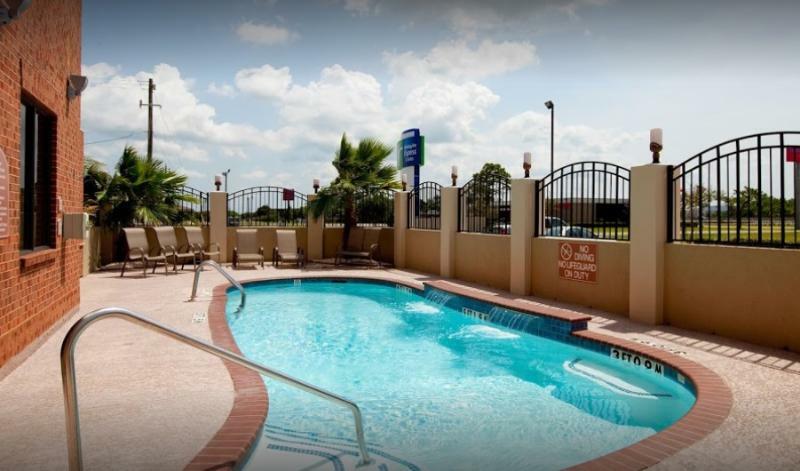 Holiday Inn Express & Suites La Porte, An Ihg Hotel Екстер'єр фото